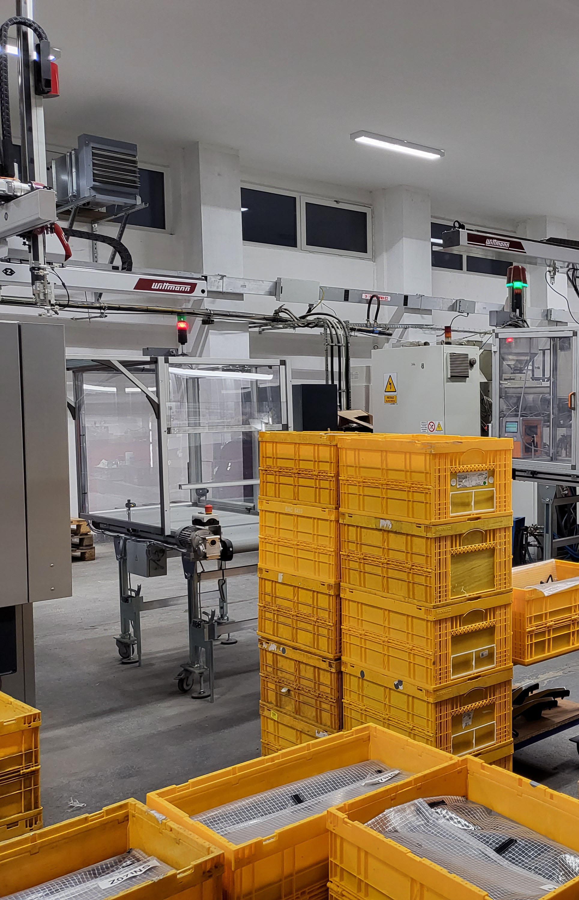 Plastic material recovery and grinding